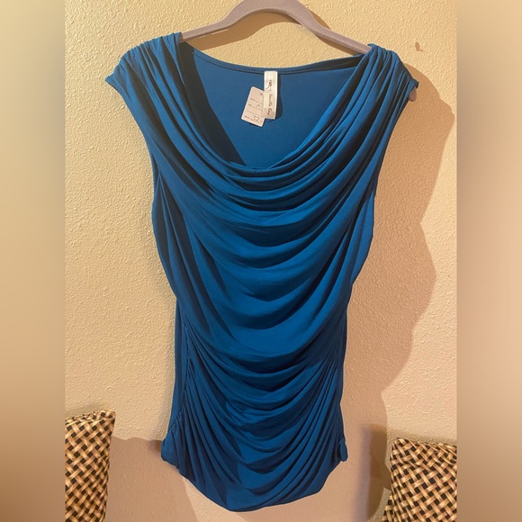 NWT Vanilla Bay ruched drape front top - Picture 2 of 4